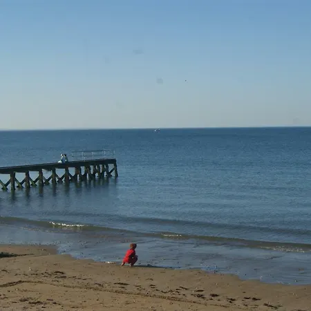 Centre A 100m De La Plage, Pour 20 Personnes Holiday home Grandcamp-Maisy