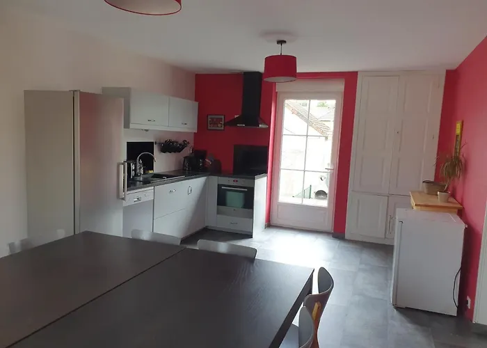 Centre A 100m De La Plage, Pour 20 Personnes *